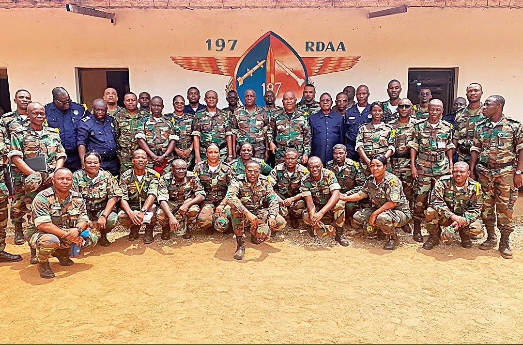 DISCENTES DO 11.º CURSO DE ASSEGURAMENTO MORAL E PSICOLÓGICO VISITAM REGIMENTO DE DEFESA ANTIAÉREA